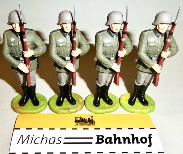 4x Soldaten Gewehr hoch Elastolin Kunststoff 8,5cm #2 LA2 å