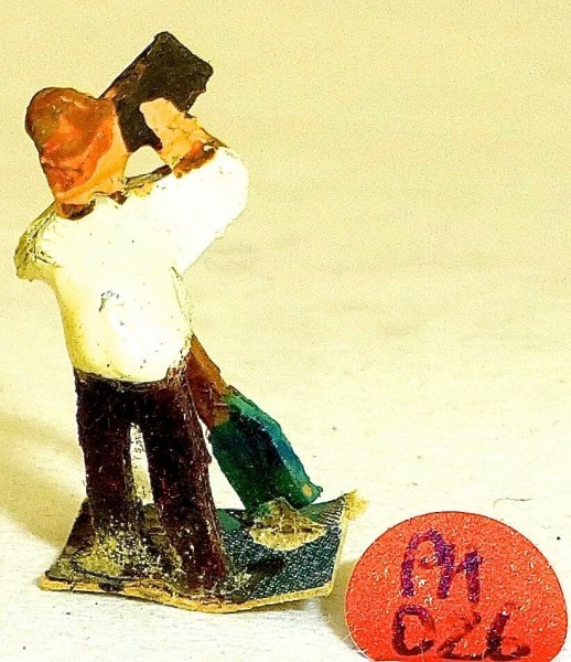 Mann mit Schaufel trinkend Preiser (?) Holzfiguren 50er Jahre H0 1:87 PH056 å *