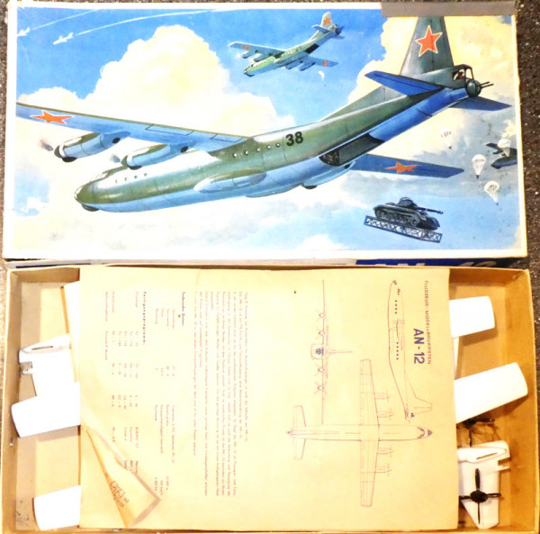 Plasticart AN-12 Antonov 1:100 Bausatz VEB OVP HT0 å
