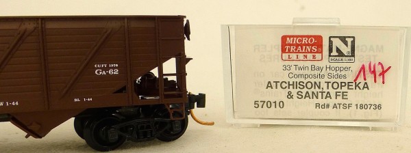 Micro Trains Line 57010 ATSF 180736 33&#039; Twin Bay Hopper 1:160 OVP #i147 å